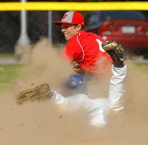 Duchesne outslugs Warrenton for win in final GAC conference gam