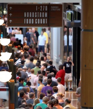 New iPhone brings crowd to West County Mall