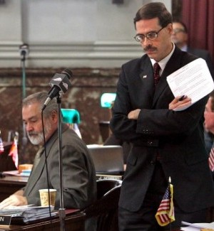 St. Louis mayor's pension proposal attracts fire on first day  