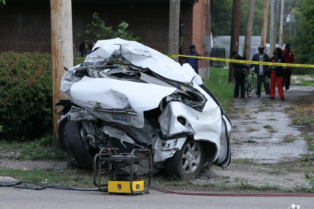Man crashes stolen East St. Louis police car, killing woman : News