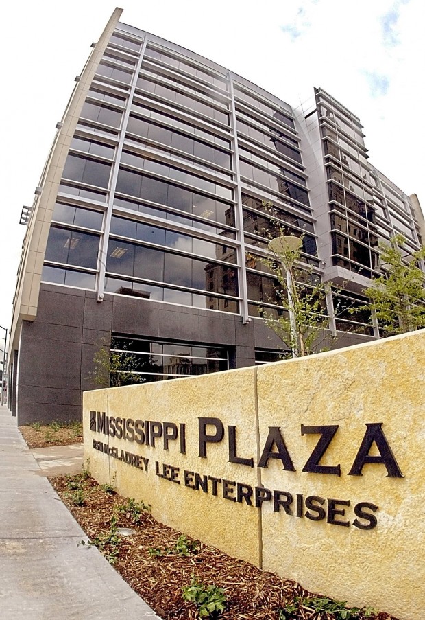 Lee Enterprises gives executives takeover protection Business