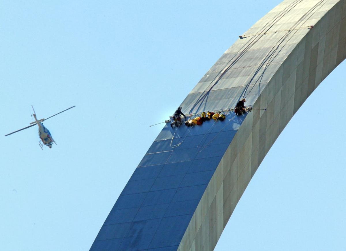 Workers call off Gateway Arch inspection as sun beats down on steel | Metro | 0