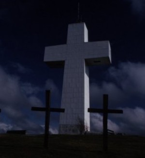 World's largest cross attracts travelers to Southern Illinois