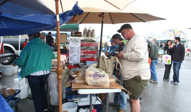 Lake Saint Louis farmers market draws more vendors, shoppers : suburban journals branding