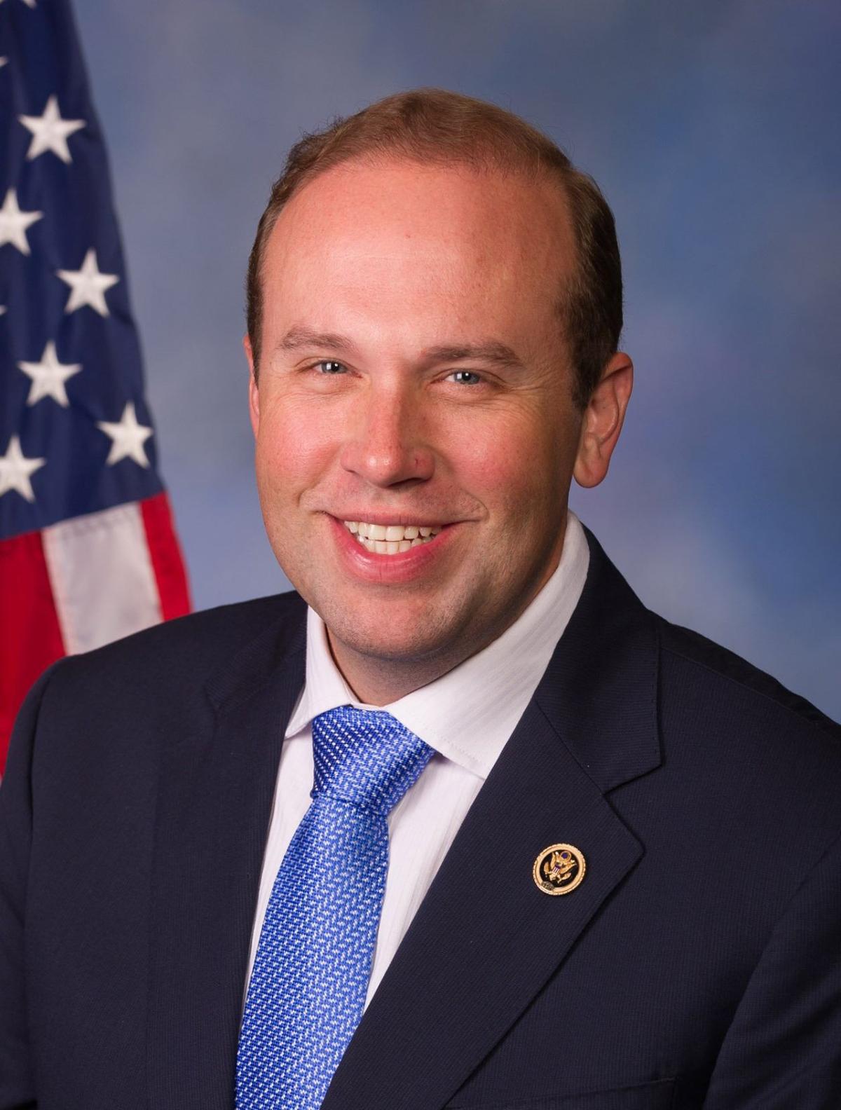 Republican congressman gets apology, hug from Sen. McCaskill after she