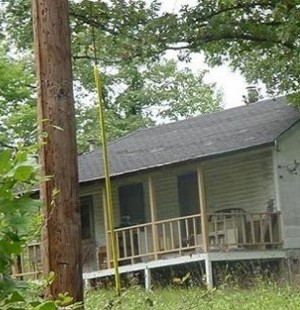 Paul S. Smith was living in this structure in Hawk Point, Mo. 