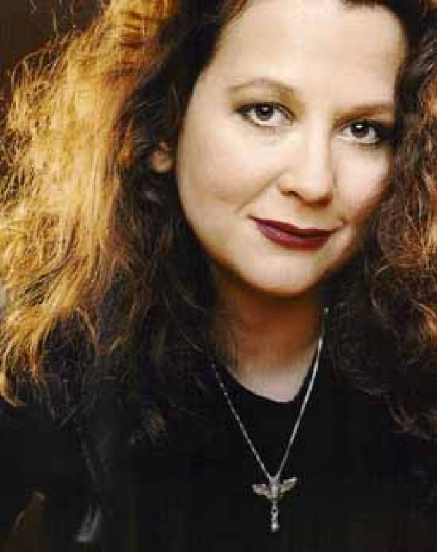 Laurell K. Hamilton, other local authors at Wizard World Entertainment