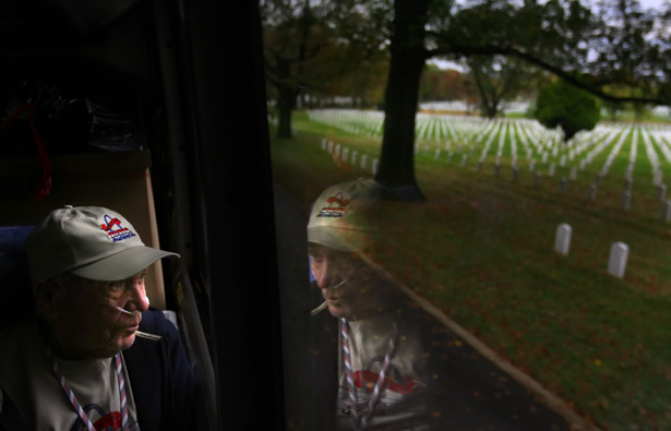 St. Louis WWII veterans take Honor Flight to Washington memorial | Pictures | 0