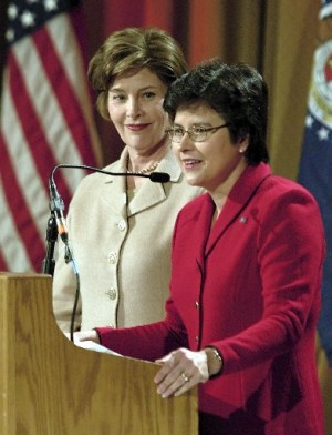 Brenda Talent, wife of Sen. Jim Talent (R, Mo.), introduces first lady Laura Bush at a fundraiser for then-Sen. Talent Tuesday, April 4, 2006 in St. Louis.