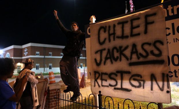 Protesters call for resignation of Ferguson police chief