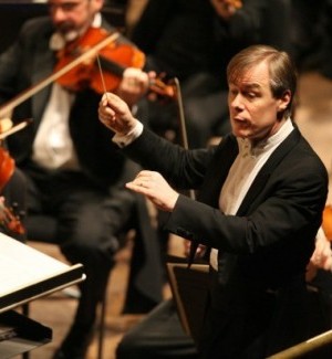 David Robertson conducts the St. Louis Symphony Orchestra