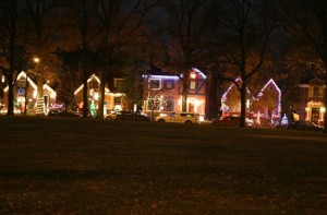 St. Louis neighborhood glows brightly during Christmas time : suburban