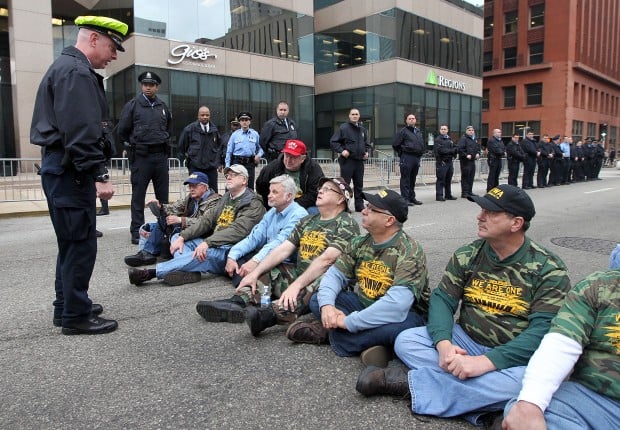 Ten UMWA members arrested during protest