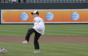 Fan throws out first pitch with no arms
