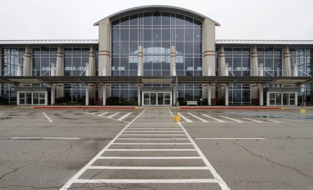 Free parking at MidAmerica Airport may be ending | Along for the Ride | 0