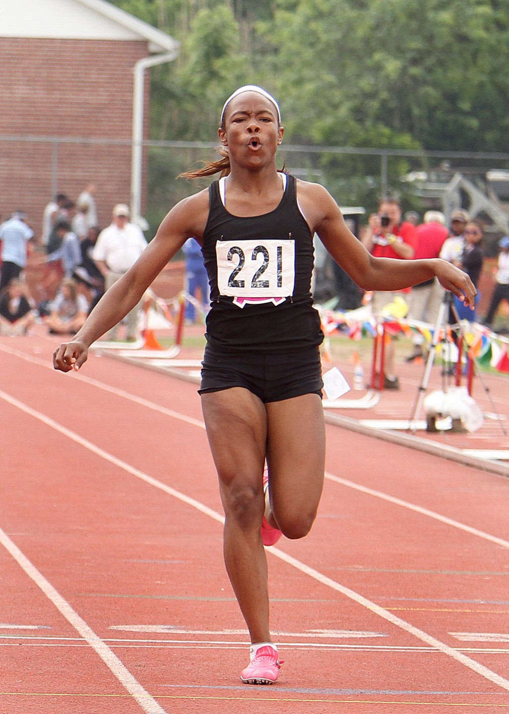 Success helps Henderson fall in love with track & field Stlhss