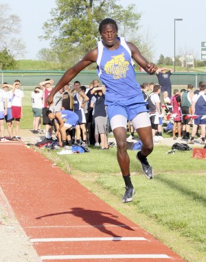 Wright City's Bradshaw, Holt relays come up big at Warrenton