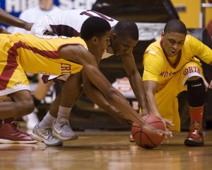 Defending champ closes with a rush to eke out win against Lutheran North 