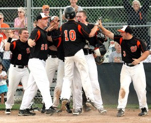 Uhrich's homer in eighth propels Webster Groves to Suburban Sout