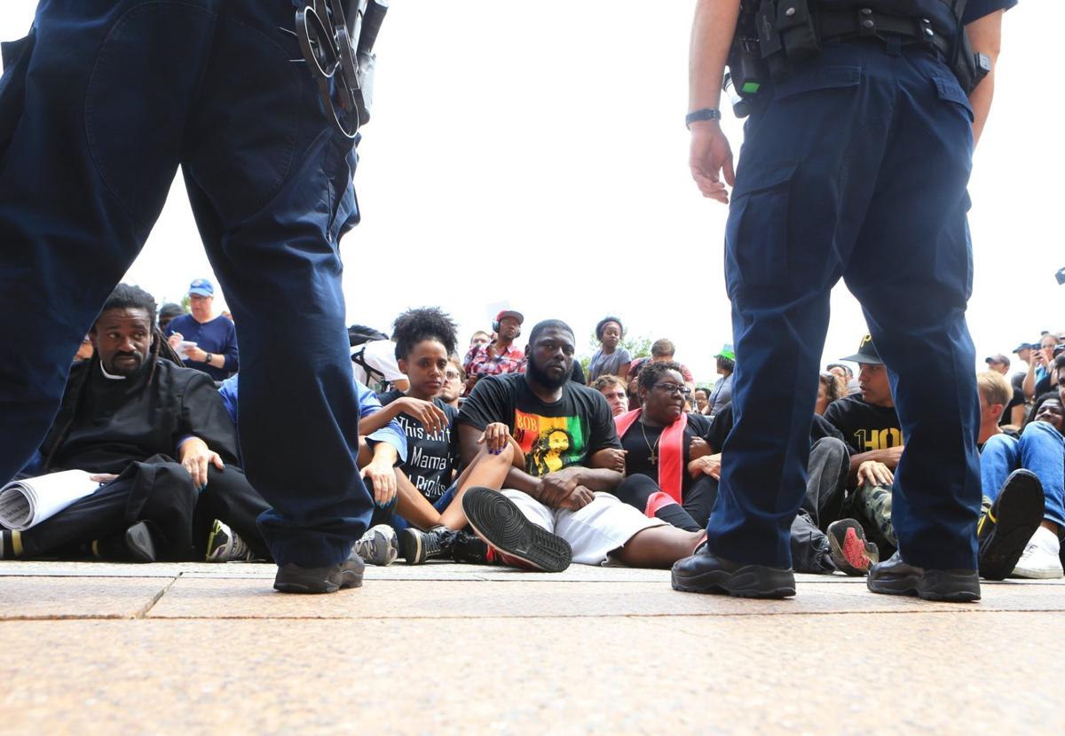 Civil disobedience at US Courthouse