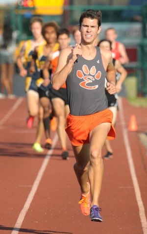Sweatt cruises to win in 3,200; Edwardsville nabs second straigh