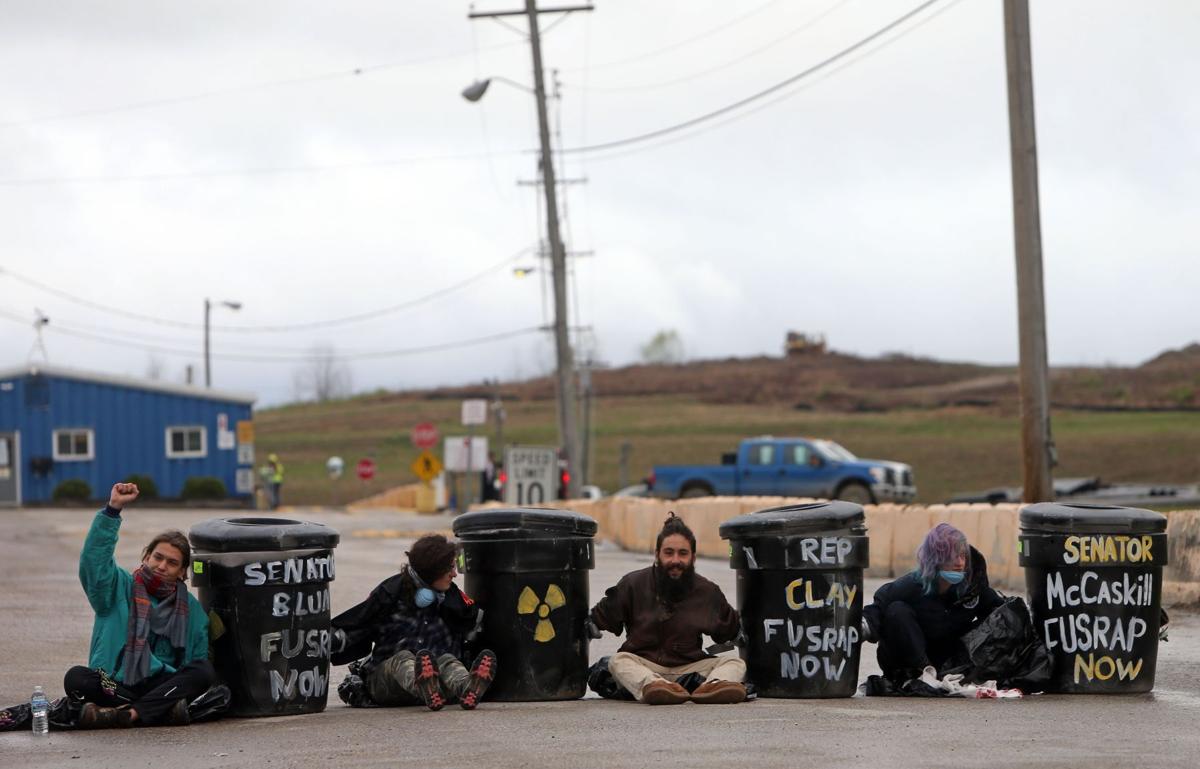 Protesters block two entraces at West Lake Landfill