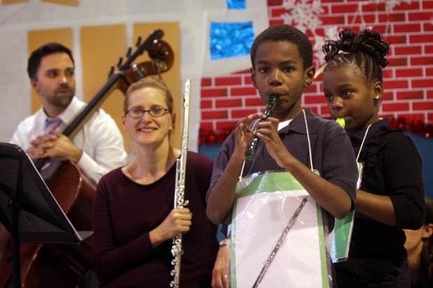 St. Louis Symphony Orchestra musicians teach area students : News