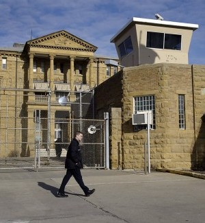 illinois correctional center menard chester prisons meals weekend holiday cut some employees arrive ryan 2003 george gov days january leave