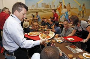 Thomas: Bidwill to the rescue for St. Louis banquet