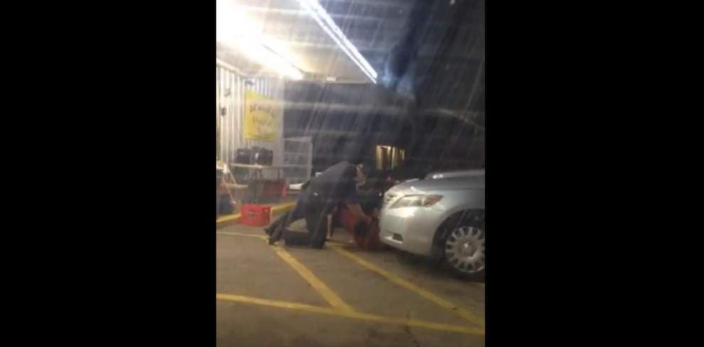 'He’s got a gun! Gun': Video shows fatal confrontation between Alton Sterling, Baton Rouge police officer _lowres