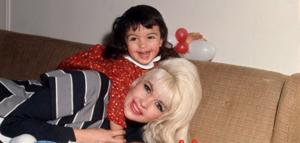 Actress Mariska Hargitay directs the personal ‘My Mom Jayne’ with sensitivity and directness