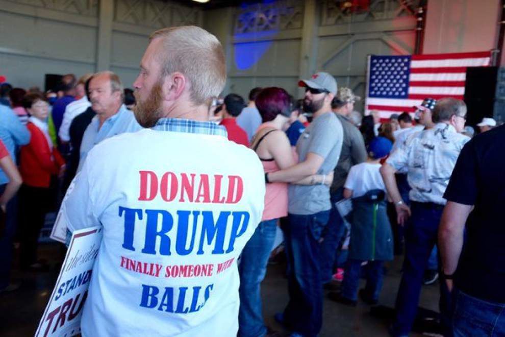 Video: Donald Trump yells 'Get them!' as protesters disrupt New Orleans rally; Ted Cruz also in Louisiana on election eve _lowres