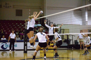 Volleyball Splits Four Matches Of Regional Crossover Sports