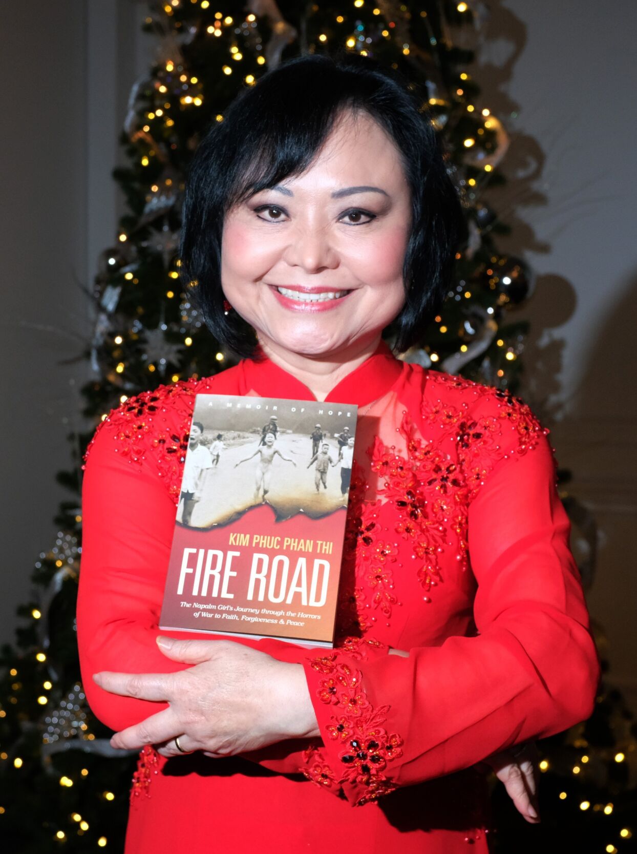 Photographed Burned And Naked At Decades After Her Famous Vietnam War Photo Kim Phuc To