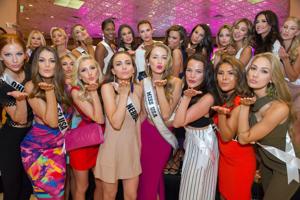 Olivia Jordan Miss USA group photo