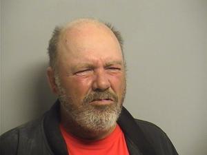 Man accused of attacking wrecker crew, swinging golf club at police officers