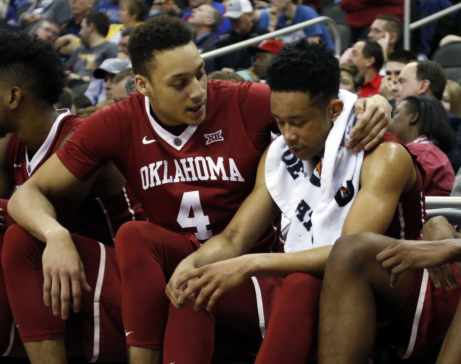 Mason, No. 1 Kansas Hold Off Oklahoma State 90-85