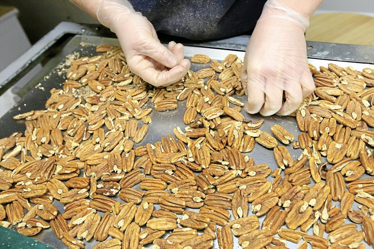 Pecans big but few this year, Oklahoma growers say Tulsa World