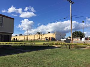 Police investigate shooting at west Tulsa apartment complex