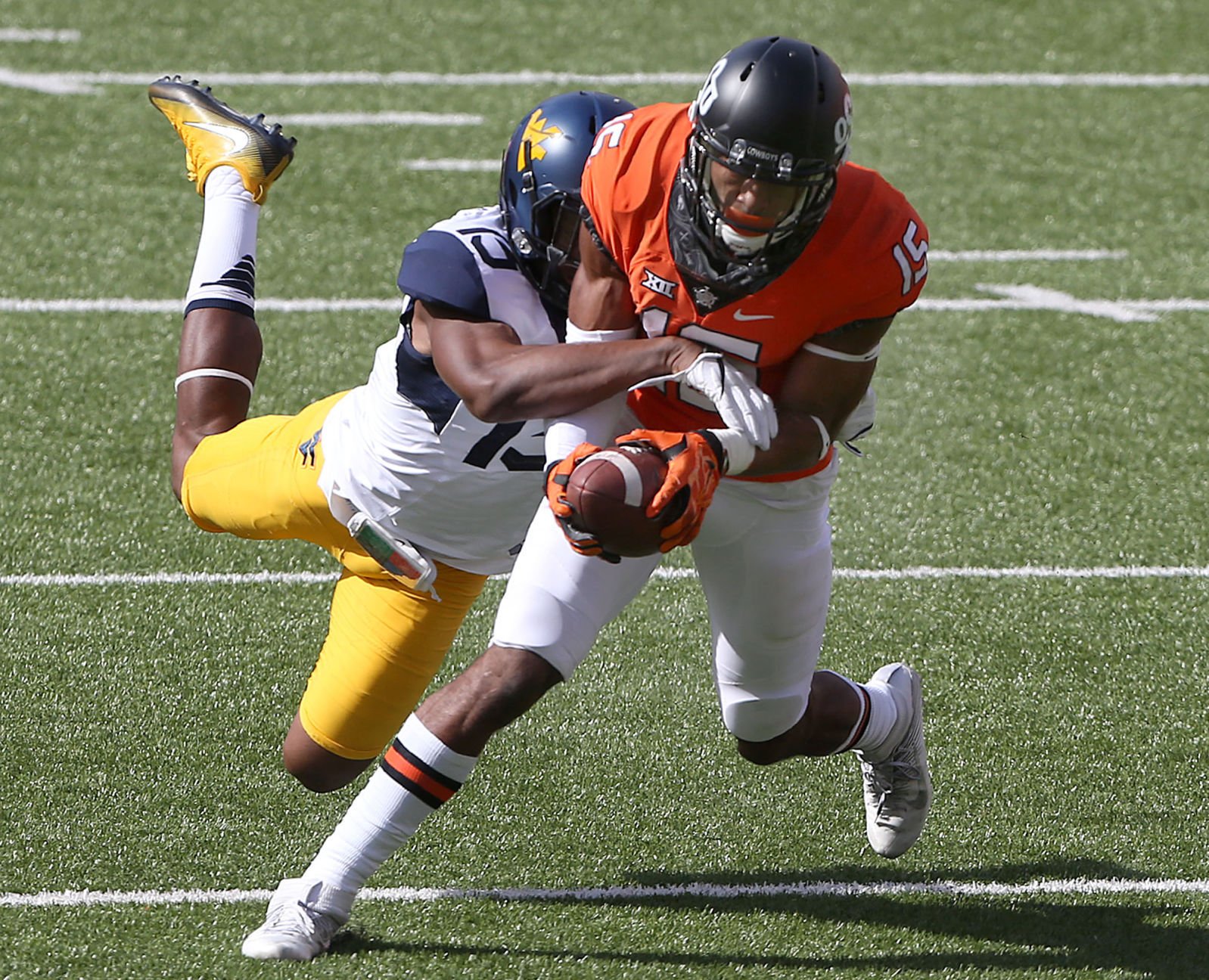 Football Oklahoma State football Wide receiver Chris Lacy uses his smarts to make a difference