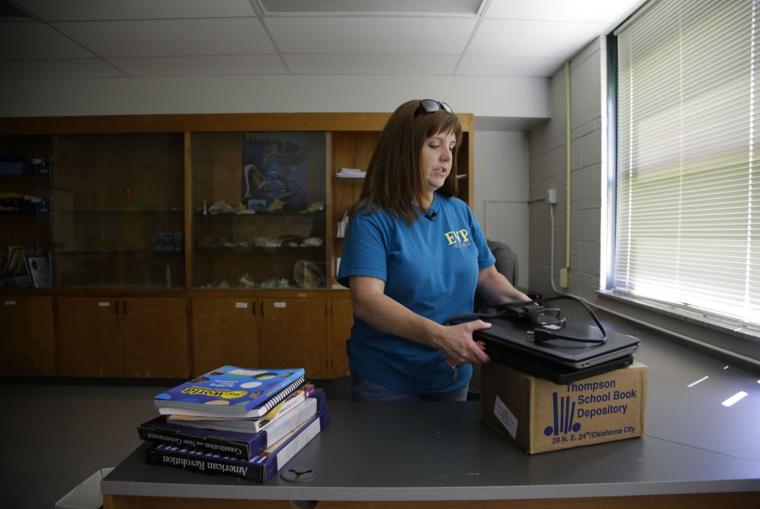 Teacher Reluctantly Leaving Tulsa For Texas It S Not Just Salary Brings Supplies Back To Her Old Clroom At Carnegie Just Days Before She Left For Grand Prairie Texas And New Teaching Job Colin