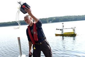 UNH crews search Lake Massabesic for missing WWII B-17 ball turret