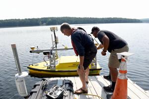 UNH crews search Lake Massabesic for missing WWII B-17 ball turret