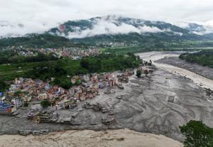 Death toll nears 800 in Nepal flood disaster