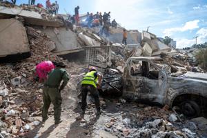 Thirty-three people rescued, thousands still missing after Venezuela quakes