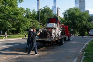 US-NEWS-NYC-HORSE-DRAWN-CARRIAGES-CRASH-FILEPIC-NY