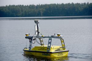 UNH crews search Lake Massabesic for missing WWII B-17 ball turret