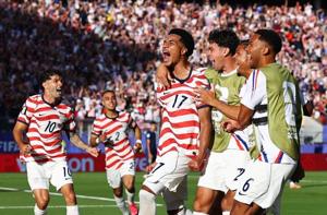 Ten-man United States beat Bosnia 2-0 to reach World Cup round of 16