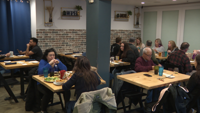 Valentine's Day dinner rush preparations - Photo