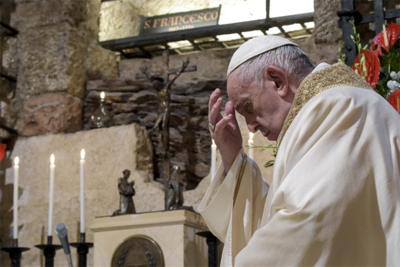 Pope in 1st Post-Lockdown Outing Goes to Assisi to Sign Text